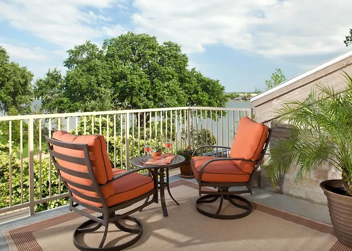 Hotels in Downtown Granbury
