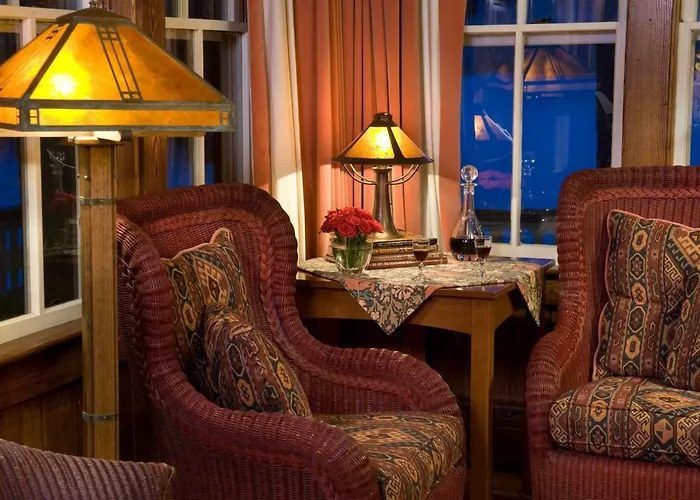 Hotels in Downtown McHenry